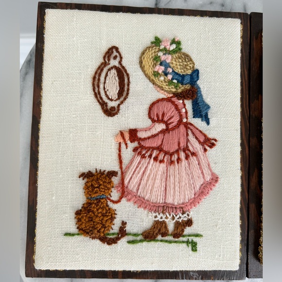 Vintage Crewel 70s art pieces, set of 2 - Picture 2 of 13